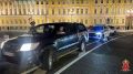 Поездка на крыше авто по Невскому проспекту закончилась для водителя и его пассажира-экстремала в отделе полиции