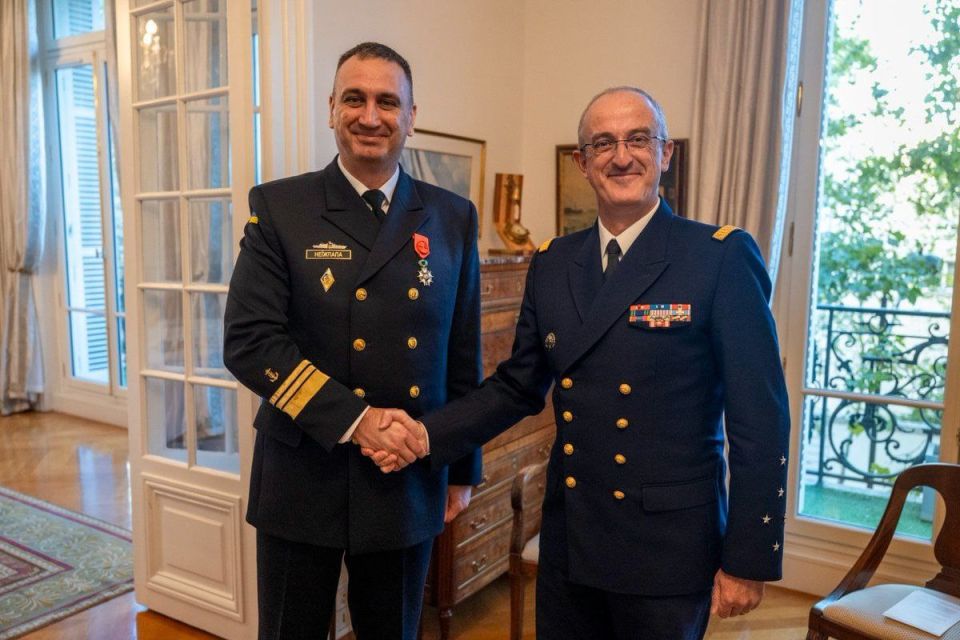   - ,   ,     Mer et Marine,    