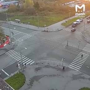 ДТП с переворотом мотоциклиста в воздухе в Красном Селе — мощное столкновение лады с байком произошло на перекрёстке Гатчинского шоссе и Красногородской