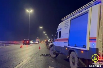 Двух человек в тяжелом состоянии госпитализировали после аварии на М-11