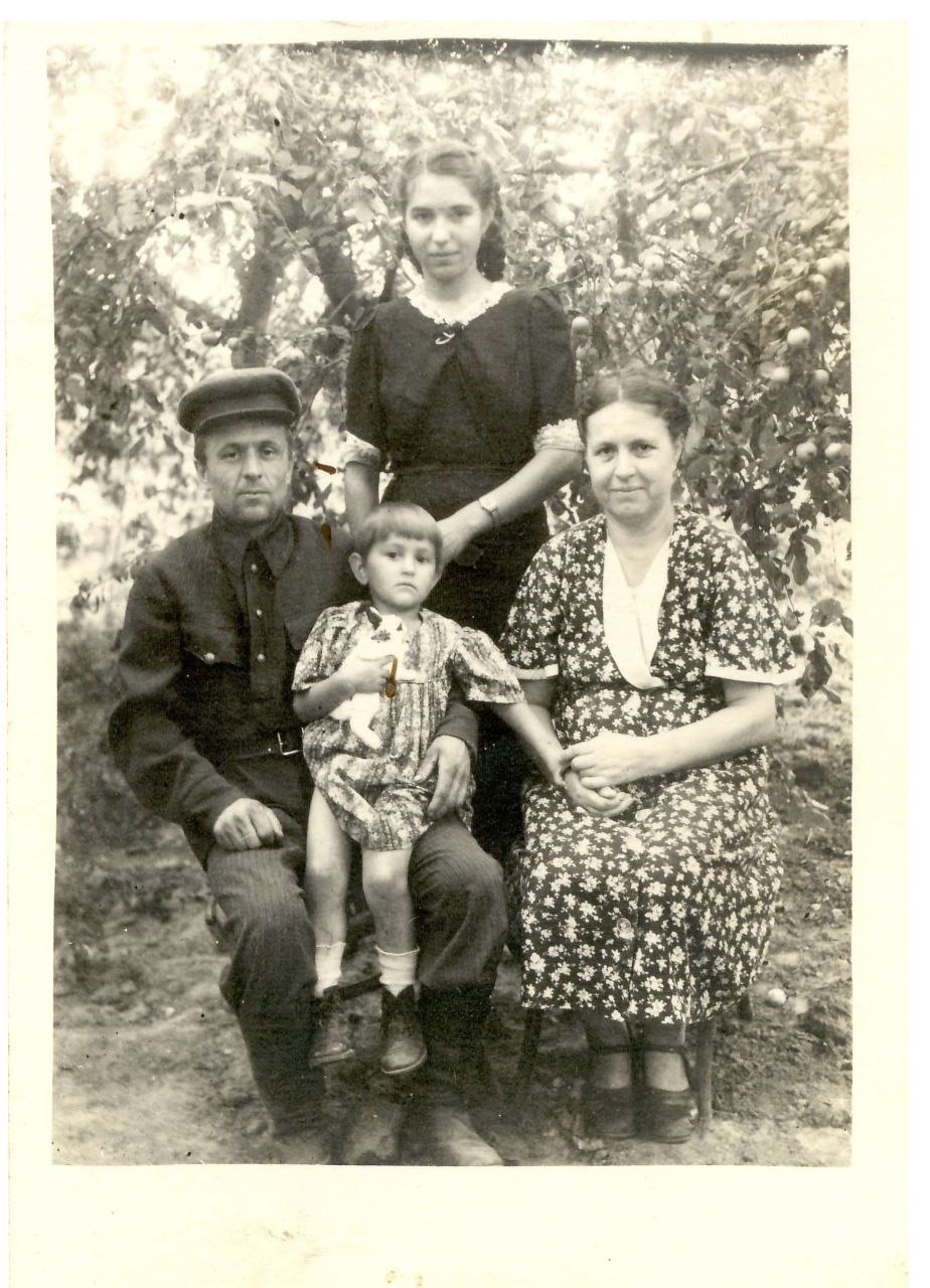 Сегодня героем нашей рубрики «Одна судьба – одна Победа!» стала Нина Михайловна Думанова, член территориальной избирательной комиссии Волосовского муниципального района Сегодня героем нашей рубрики «Одна судьба – одна Победа!» стала Нина Михайловна Думанова, член территориальной избирательной комиссии Волосовского муниципального района