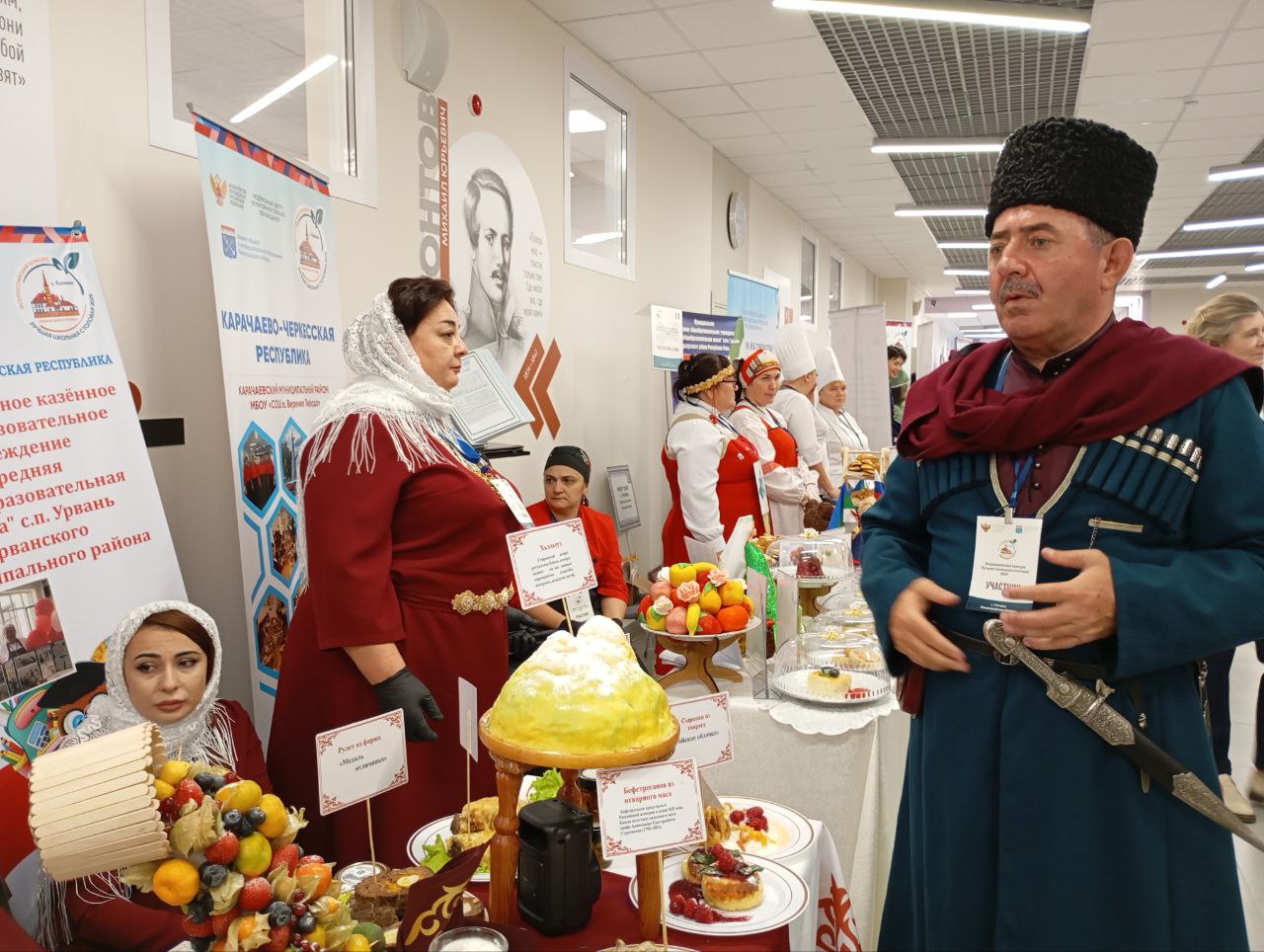 Запеканка-кексики, вареники-звёздочки, цветные макарошки — в гатчинском центре «Высший пилотаж» дан старт V Всероссийскому конкурсу «Лучшая школьная столовая» Запеканка-кексики, вареники-звёздочки, цветные макарошки — в гатчинском центре «Высший пилотаж» дан старт V Всероссийскому конкурсу «Лучшая школьная столовая»