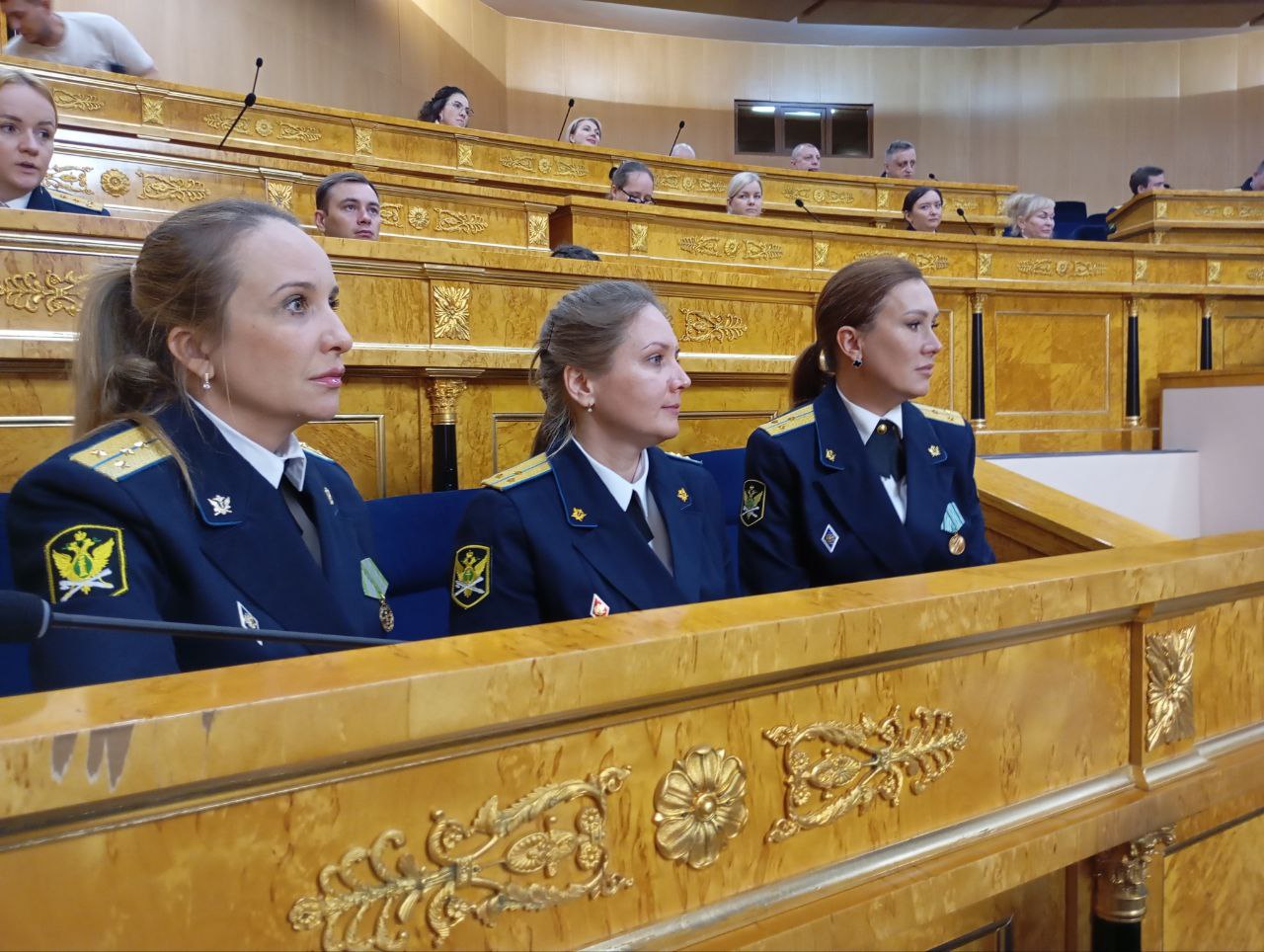 Александр Дрозденко поздравил судебных приставов региона с 160-летием образования института судебных приставов России Александр Дрозденко поздравил судебных приставов региона с 160-летием образования института судебных приставов России