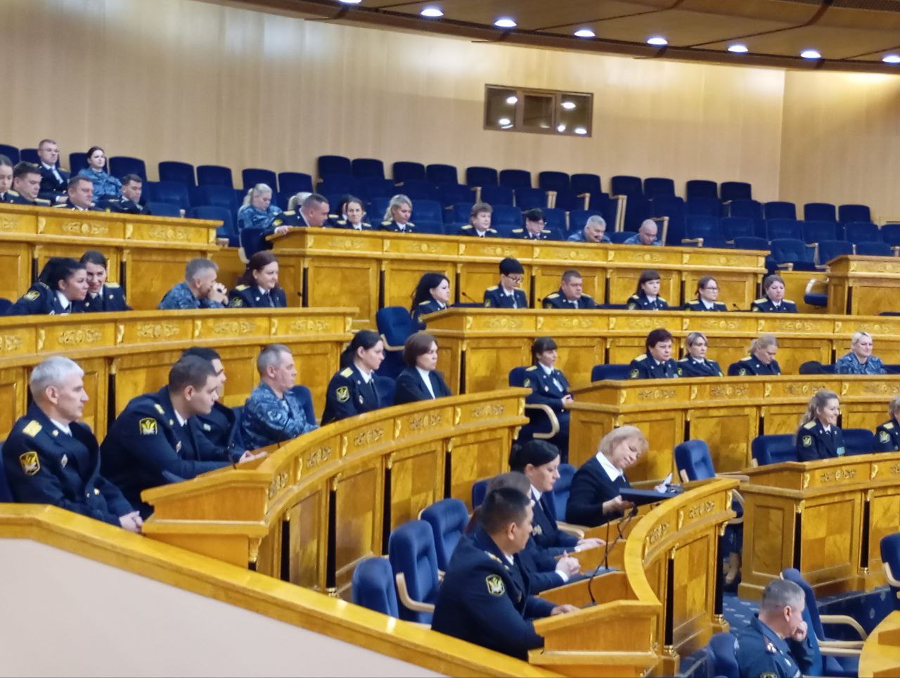 Александр Дрозденко поздравил судебных приставов региона с 160-летием образования института судебных приставов России Александр Дрозденко поздравил судебных приставов региона с 160-летием образования института судебных приставов России