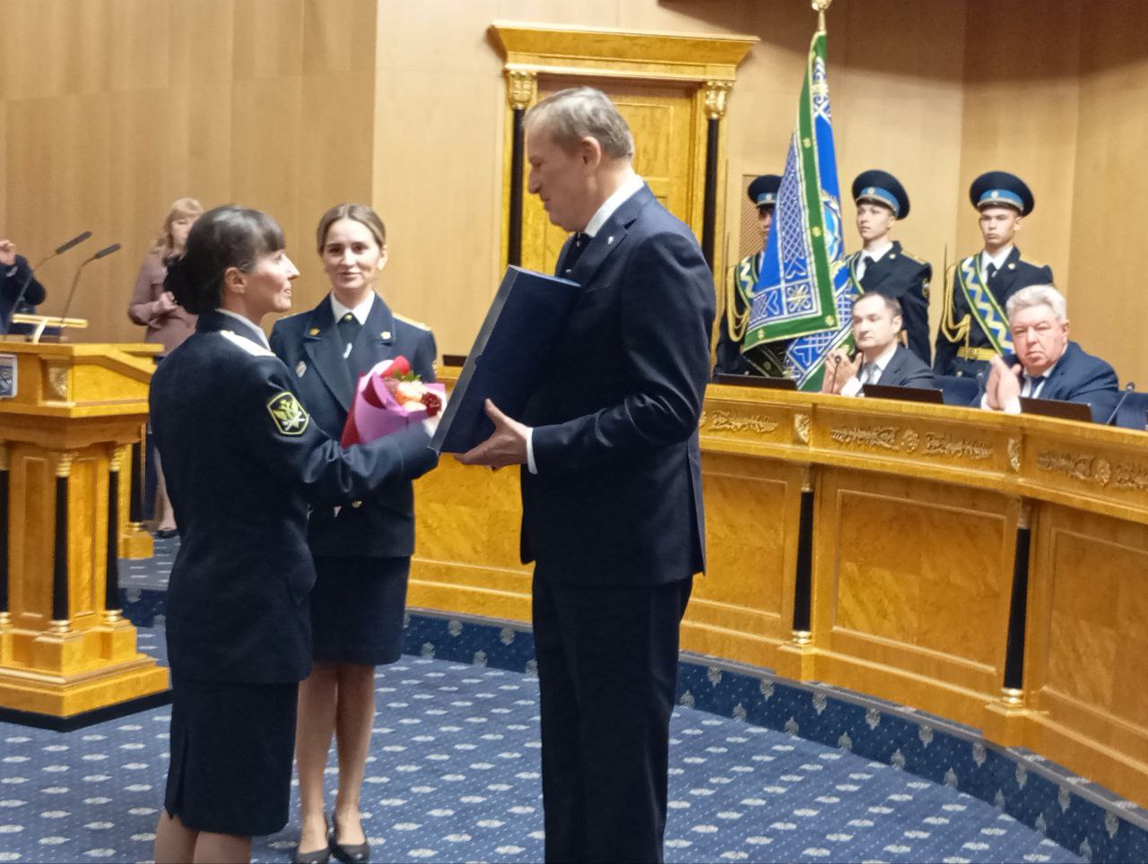 Александр Дрозденко поздравил судебных приставов региона с 160-летием образования института судебных приставов России