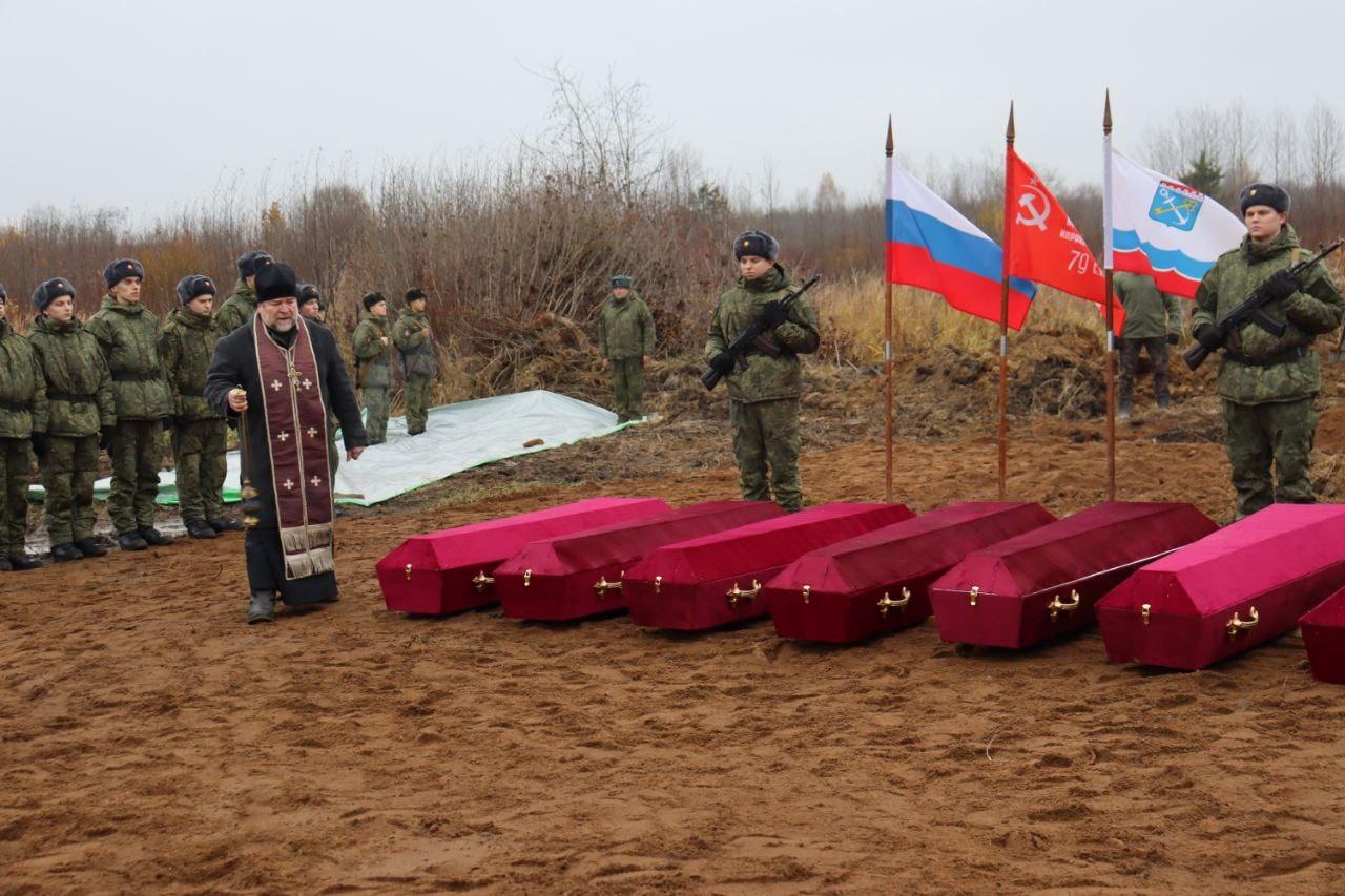 В поселке Назия предали земле останки 104 красноармейцев В поселке Назия предали земле останки 104 красноармейцев