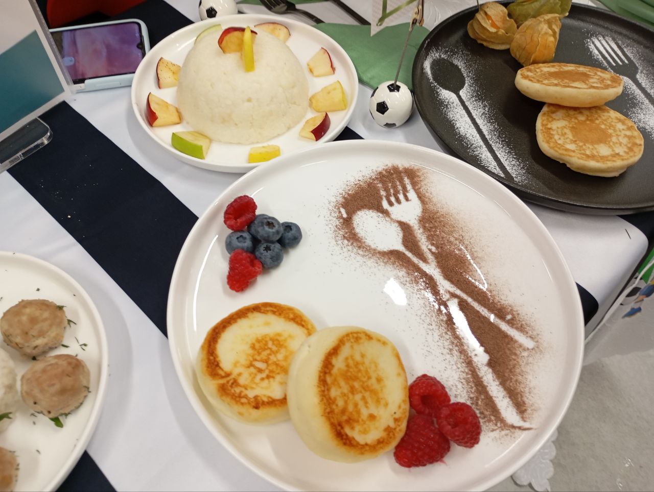 Запеканка-кексики, вареники-звёздочки, цветные макарошки — в гатчинском центре «Высший пилотаж» дан старт V Всероссийскому конкурсу «Лучшая школьная столовая» Запеканка-кексики, вареники-звёздочки, цветные макарошки — в гатчинском центре «Высший пилотаж» дан старт V Всероссийскому конкурсу «Лучшая школьная столовая»