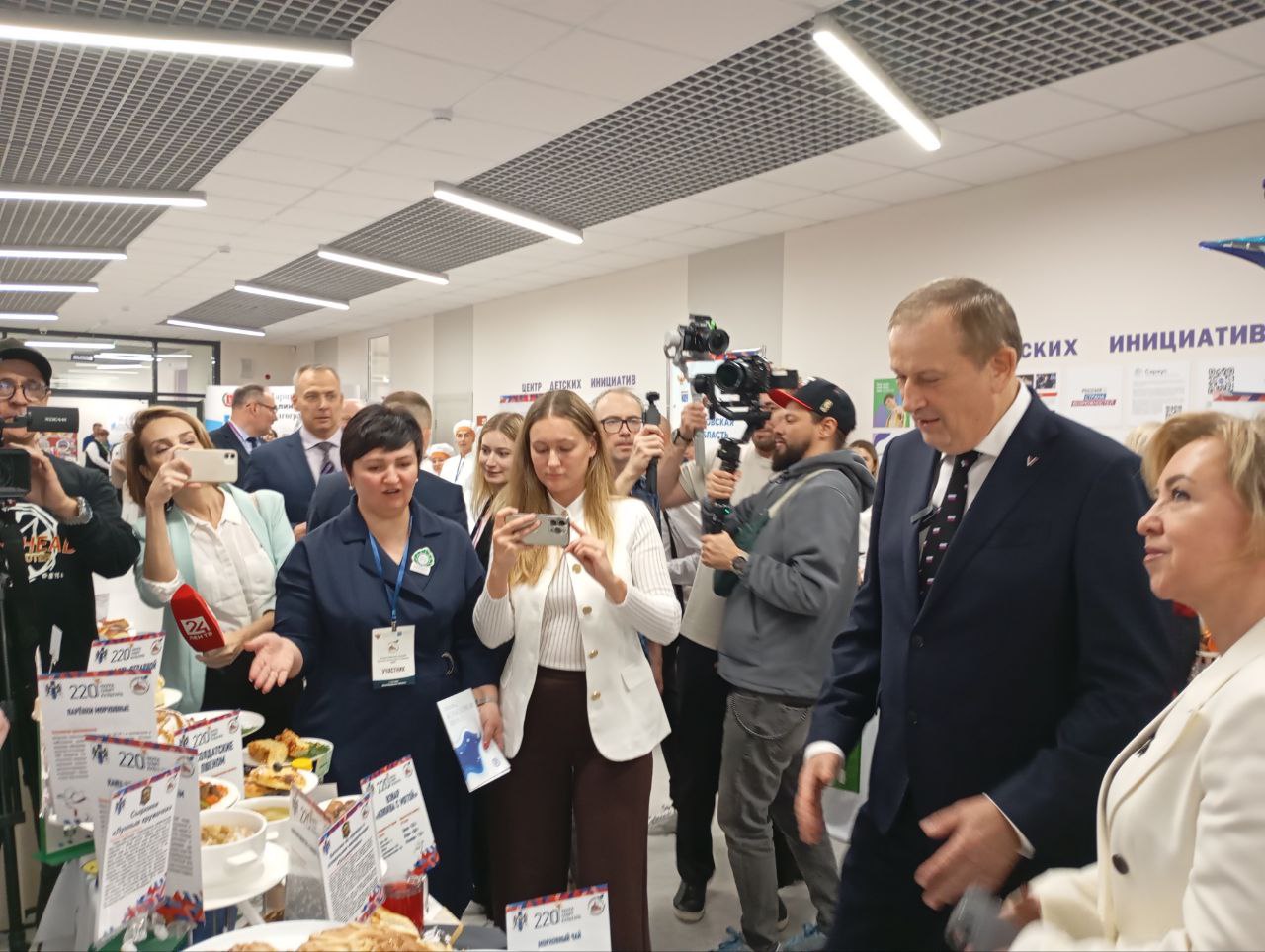 Запеканка-кексики, вареники-звёздочки, цветные макарошки — в гатчинском центре «Высший пилотаж» дан старт V Всероссийскому конкурсу «Лучшая школьная столовая» Запеканка-кексики, вареники-звёздочки, цветные макарошки — в гатчинском центре «Высший пилотаж» дан старт V Всероссийскому конкурсу «Лучшая школьная столовая»