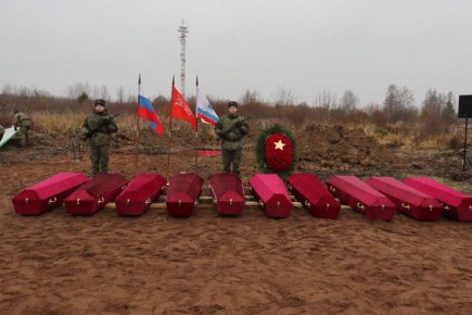 В поселке Назия предали земле останки 104 красноармейцев