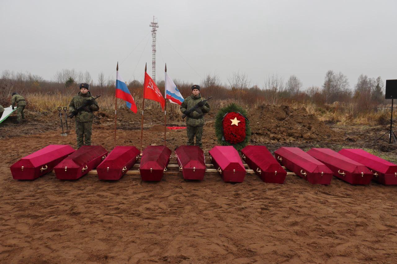 В поселке Назия предали земле останки 104 красноармейцев