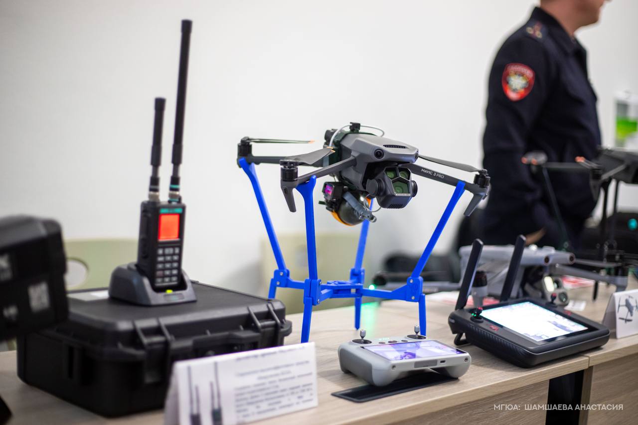 Транспортные полицейские Центрального федерального округа познакомили студентов высшего учебного заведения МГЮА имени О.Е. Кутафина с профессией стража порядка Транспортные полицейские Центрального федерального округа познакомили студентов высшего учебного заведения МГЮА имени О.Е. Кутафина с профессией стража порядка