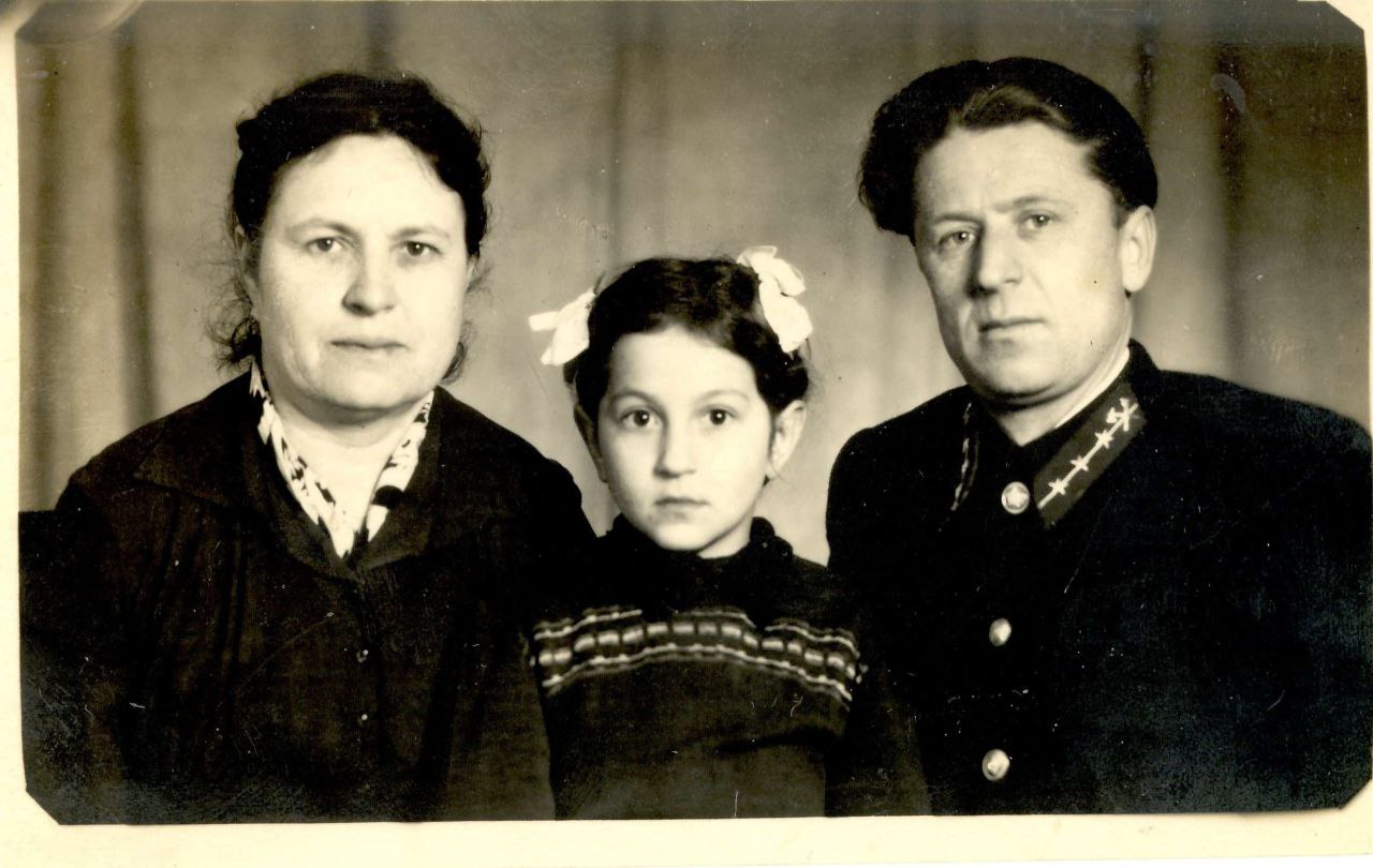 Сегодня героем нашей рубрики «Одна судьба – одна Победа!» стала Нина Михайловна Думанова, член территориальной избирательной комиссии Волосовского муниципального района Сегодня героем нашей рубрики «Одна судьба – одна Победа!» стала Нина Михайловна Думанова, член территориальной избирательной комиссии Волосовского муниципального района