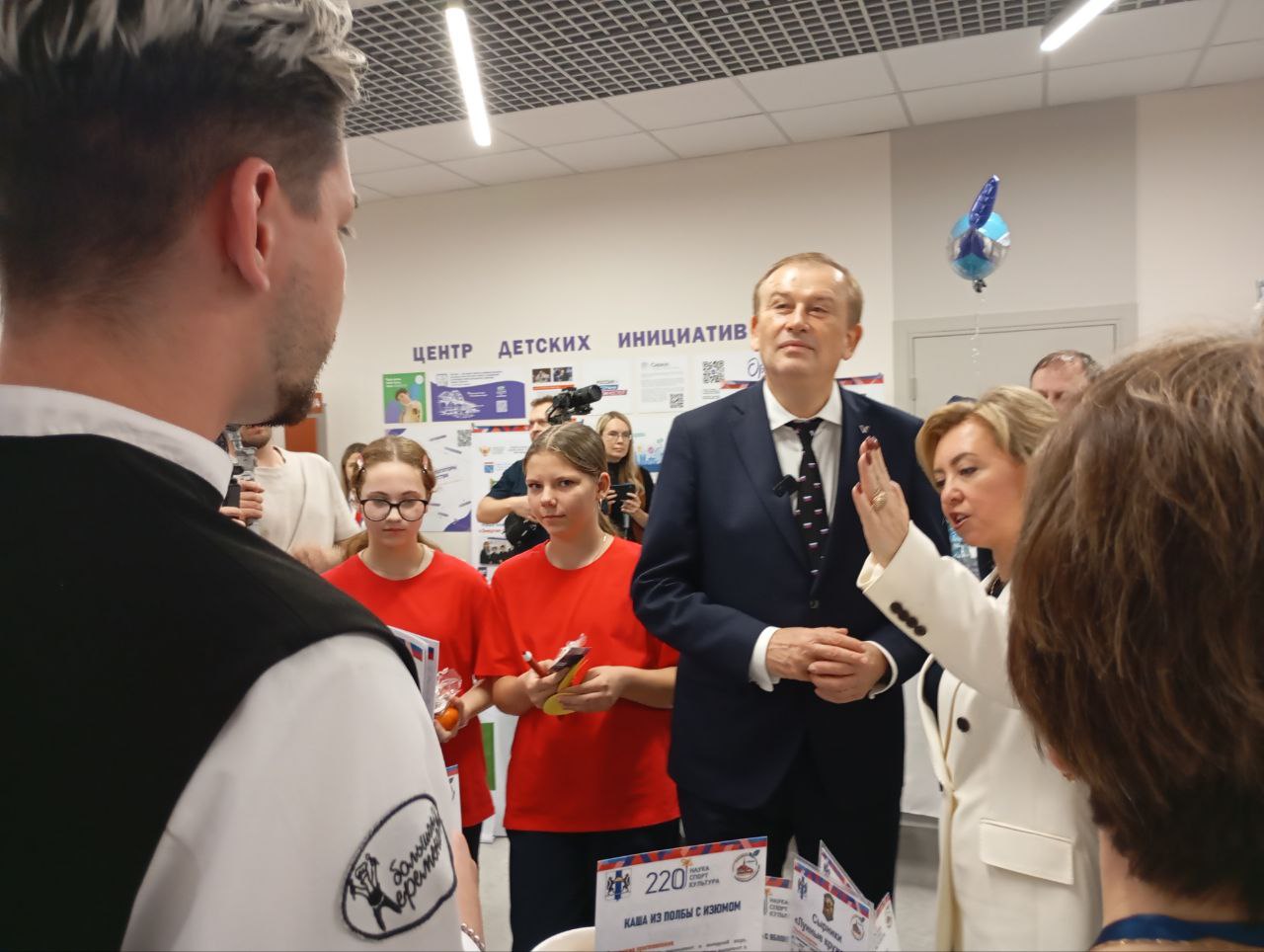 Запеканка-кексики, вареники-звёздочки, цветные макарошки — в гатчинском центре «Высший пилотаж» дан старт V Всероссийскому конкурсу «Лучшая школьная столовая» Запеканка-кексики, вареники-звёздочки, цветные макарошки — в гатчинском центре «Высший пилотаж» дан старт V Всероссийскому конкурсу «Лучшая школьная столовая»