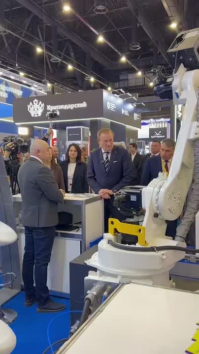 На выставке «Российский промышленник-2025» в Экспофоруме Ленобласть представила ряд уникальных разработок