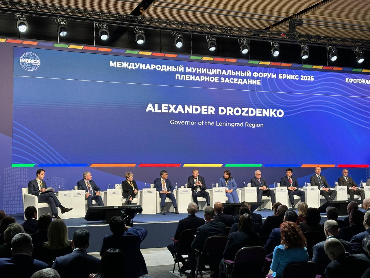 Электронная подпись, умный транспорт и безопасные остановки с камерами видеонаблюдения — новые горизонты цифровизации Ленобласти