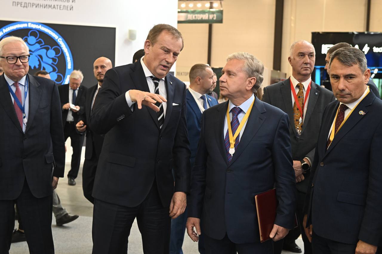 Технологии для жизни, а не жизнь для технологий Технологии для жизни, а не жизнь для технологий