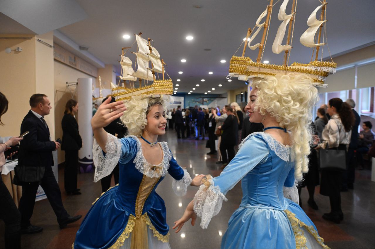 Губернатор Ленобласти Александр Дрозденко представил участникам регионального дня III Всероссийского муниципального форума «Малая родина — сила России» социальные проекты региона Губернатор Ленобласти Александр Дрозденко представил участникам регионального дня III Всероссийского муниципального форума «Малая родина — сила России» социальные проекты региона