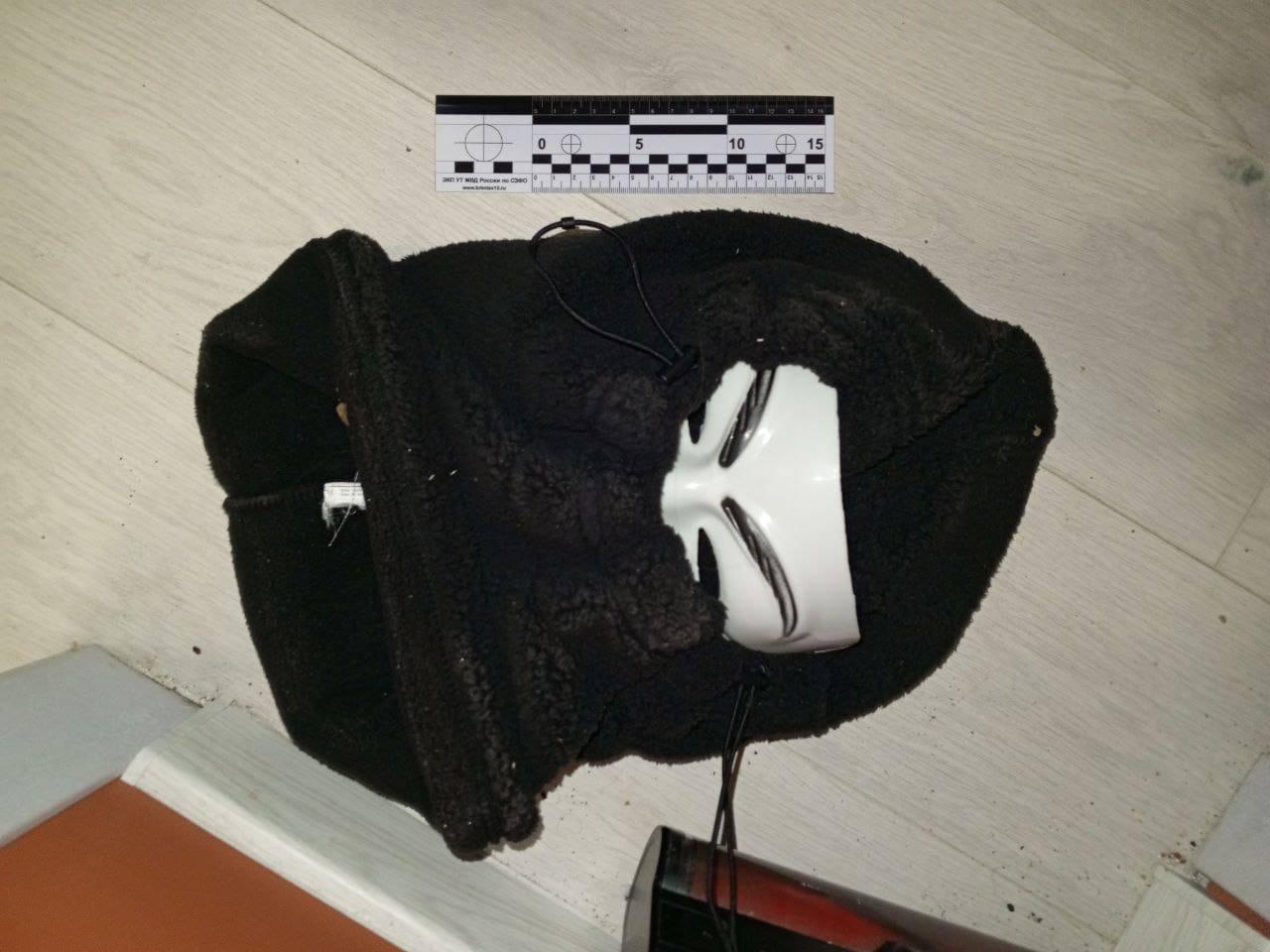 В Петербурге задержали пару, устроившую поджог на железной дороге за 400 долларов В Петербурге задержали пару, устроившую поджог на железной дороге за 400 долларов