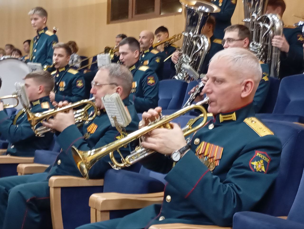 Мама 11 детей, токарь, учитель, военный, ветеран, волонтёр, общественник – в канун Дня народного единства в администрации Ленобласти вручили  награды Мама 11 детей, токарь, учитель, военный, ветеран, волонтёр, общественник – в канун Дня народного единства в администрации Ленобласти вручили  награды