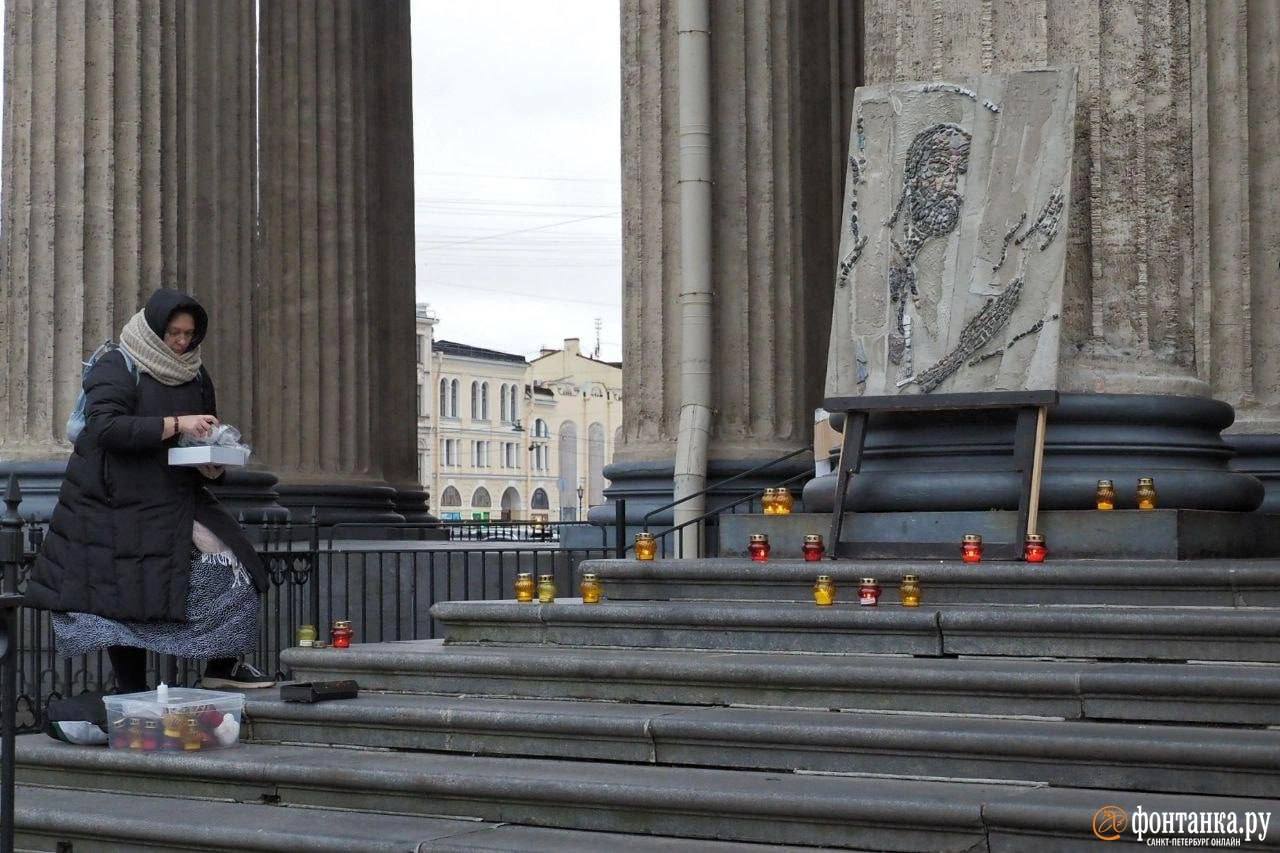 Имена жертв политических репрессий впервые за несколько лет читали у Казанского собора Имена жертв политических репрессий впервые за несколько лет читали у Казанского собора
