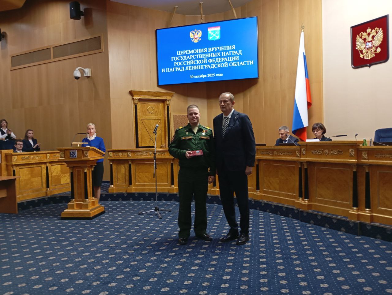 Мама 11 детей, токарь, учитель, военный, ветеран, волонтёр, общественник – в канун Дня народного единства в администрации Ленобласти вручили  награды