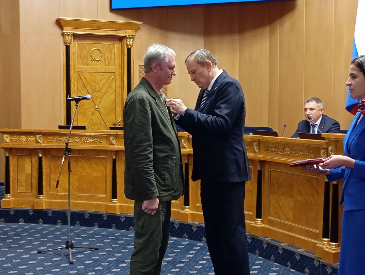 Мама 11 детей, токарь, учитель, военный, ветеран, волонтёр, общественник – в канун Дня народного единства в администрации Ленобласти вручили  награды Мама 11 детей, токарь, учитель, военный, ветеран, волонтёр, общественник – в канун Дня народного единства в администрации Ленобласти вручили  награды