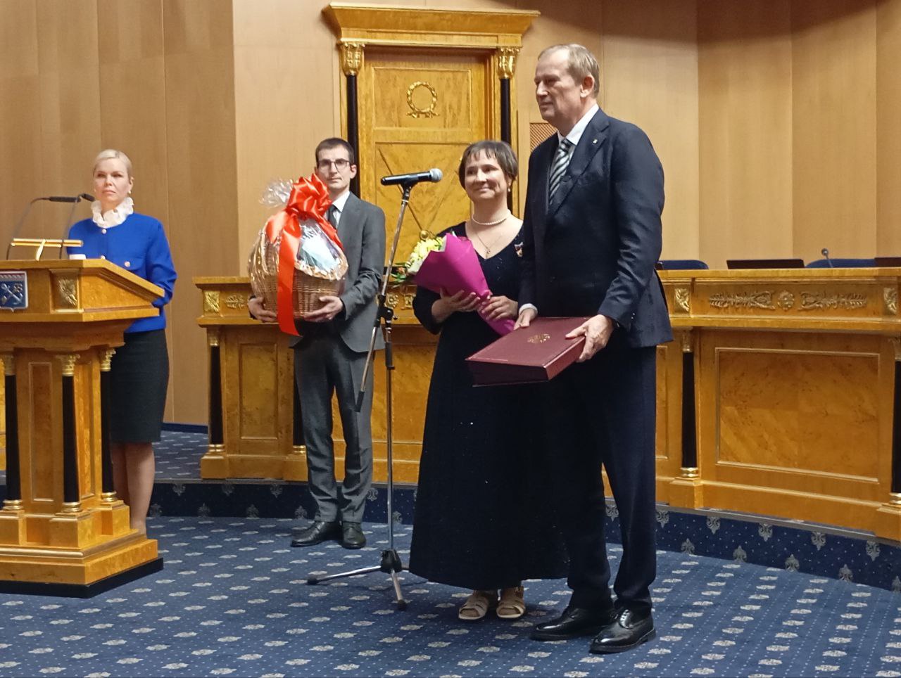 Мама 11 детей, токарь, учитель, военный, ветеран, волонтёр, общественник – в канун Дня народного единства в администрации Ленобласти вручили  награды Мама 11 детей, токарь, учитель, военный, ветеран, волонтёр, общественник – в канун Дня народного единства в администрации Ленобласти вручили  награды