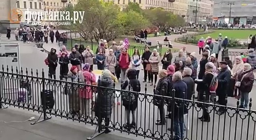 Имена жертв политических репрессий впервые за несколько лет читали у Казанского собора