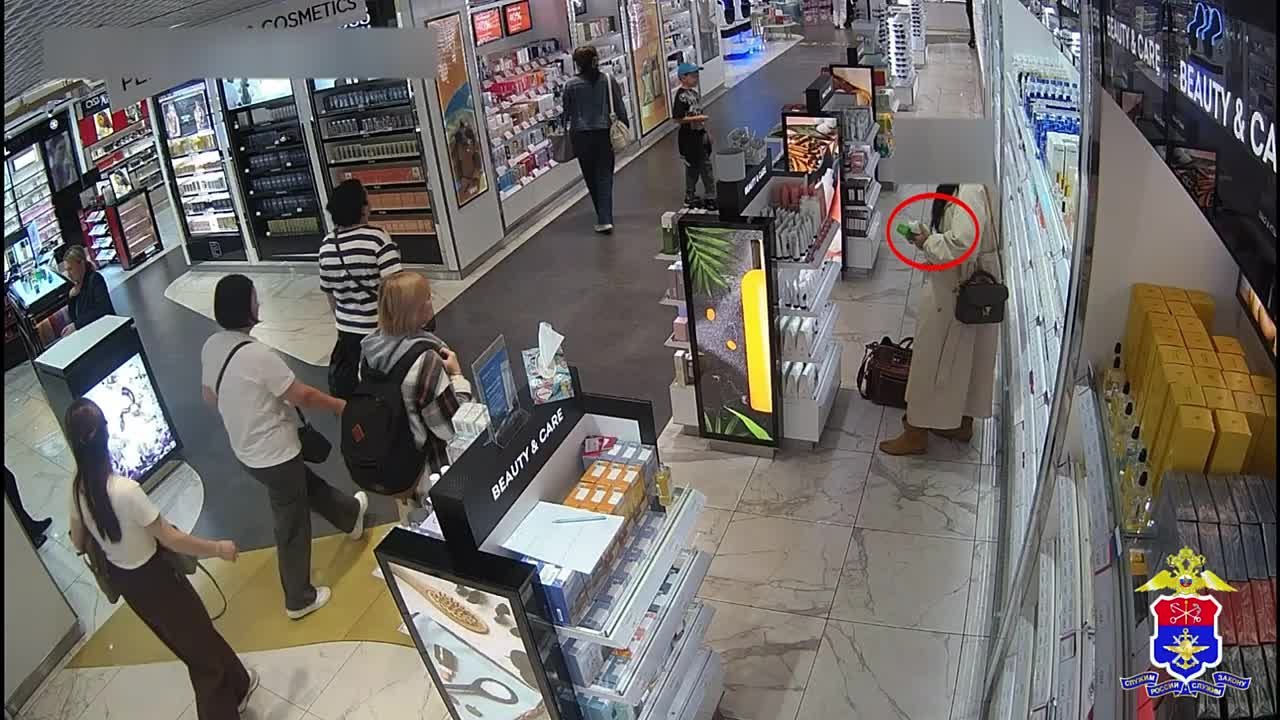 Полиция раскрыла кражу косметики в аэропорту «Пулково»