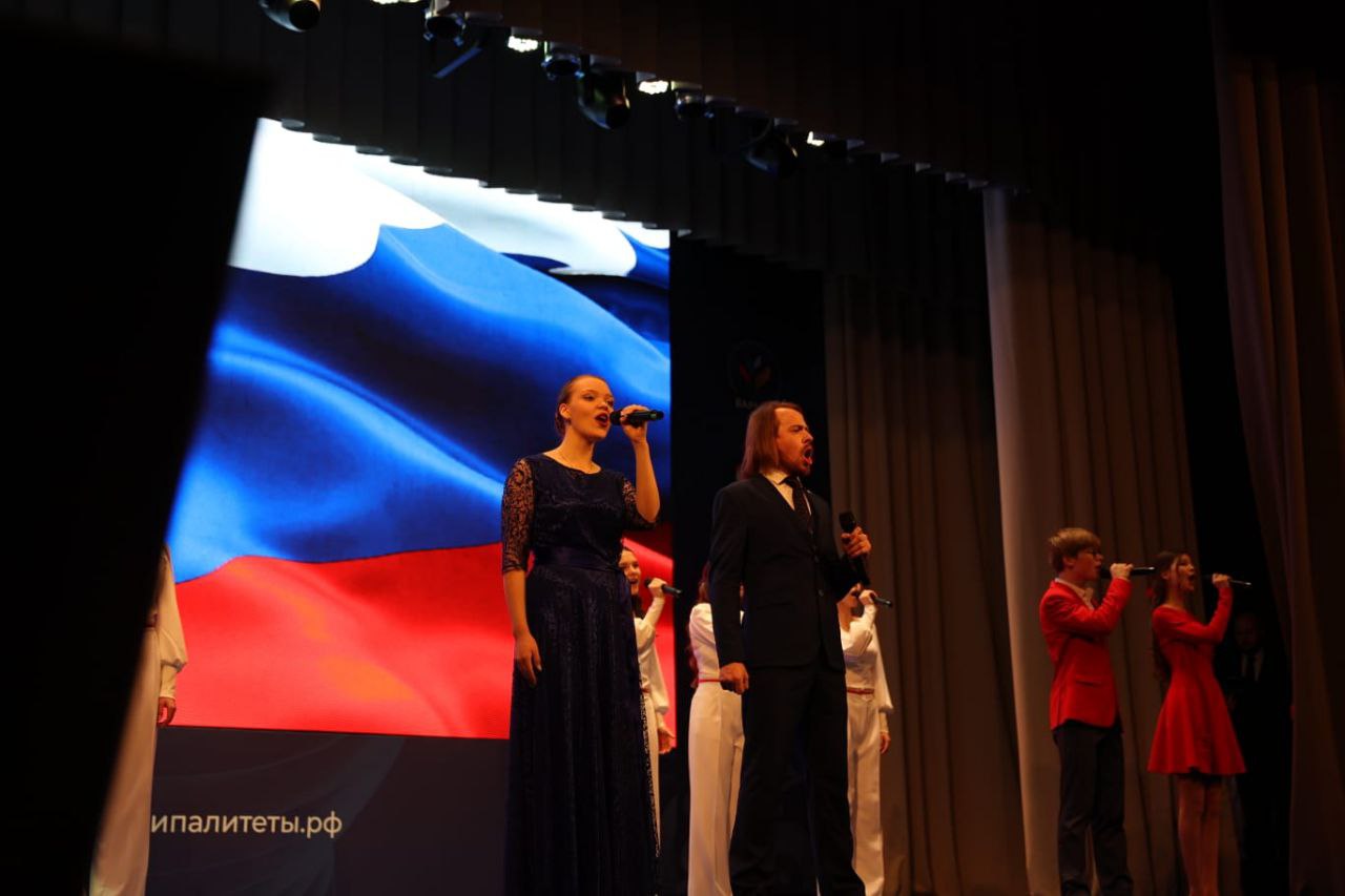 Санкт-Петербург и Ленинградская область стали коммуникационно-деловыми площадками для обмена передовым опытом, технологиями и эффективными решениями в целях обеспечения жизнедеятельности населения городов и регионов России... Санкт-Петербург и Ленинградская область стали коммуникационно-деловыми площадками для обмена передовым опытом, технологиями и эффективными решениями в целях обеспечения жизнедеятельности населения городов и регионов России...