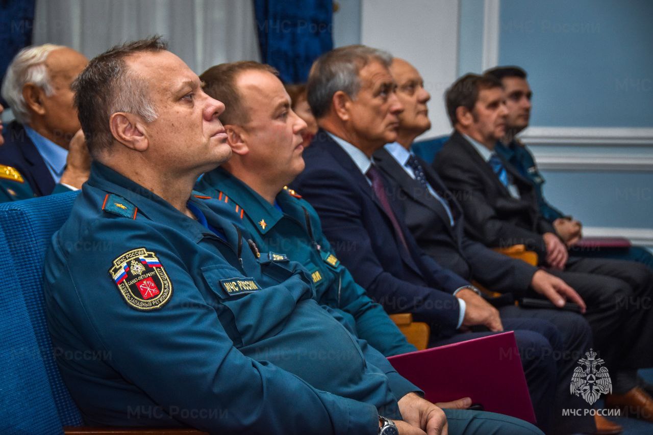 Вспомним службу и друзей. В #МЧС_Петербурга состоялась встреча представителей ветеранских сообществ главных управлений МЧС России по Санкт-Петербургу и Ленинградской области, Санкт-Петербургского университета ГПС МЧС России... Вспомним службу и друзей. В #МЧС_Петербурга состоялась встреча представителей ветеранских сообществ главных управлений МЧС России по Санкт-Петербургу и Ленинградской области, Санкт-Петербургского университета ГПС МЧС России...