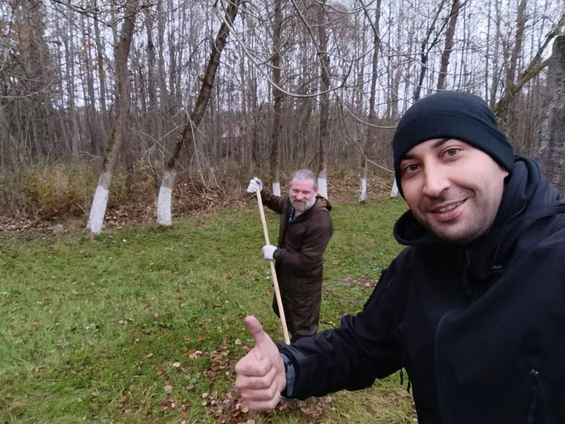 Ветеринарные врачи Ломоносовского района навели порядок у воинских мемориалов Ветеринарные врачи Ломоносовского района навели порядок у воинских мемориалов