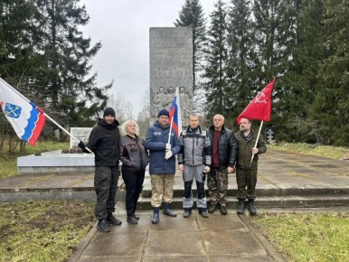 Ветеринарные врачи Ломоносовского района навели порядок у воинских мемориалов