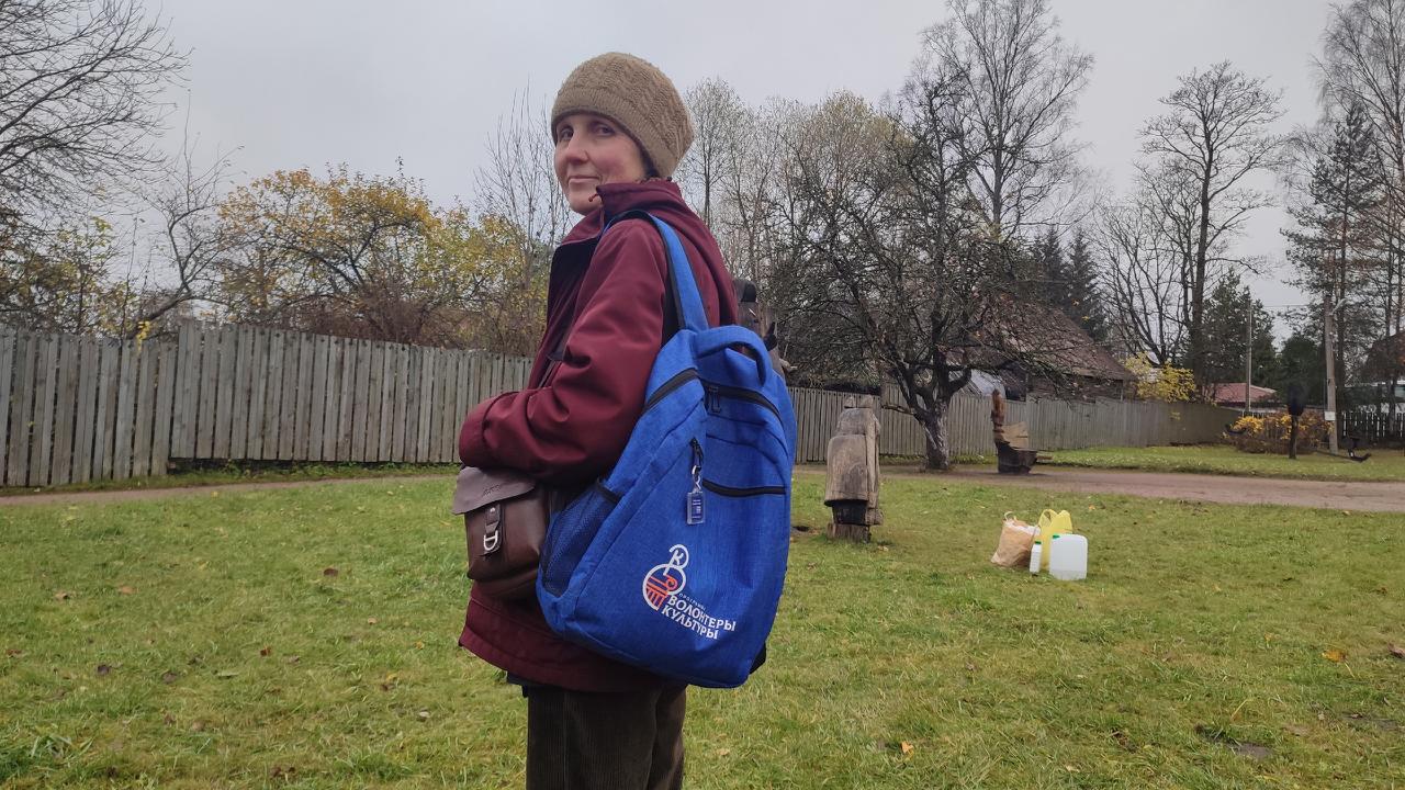 Волонтеры очистили деревянные скульптуры в музее «Домик няни А.С.Пушкина» Волонтеры очистили деревянные скульптуры в музее «Домик няни А.С.Пушкина»