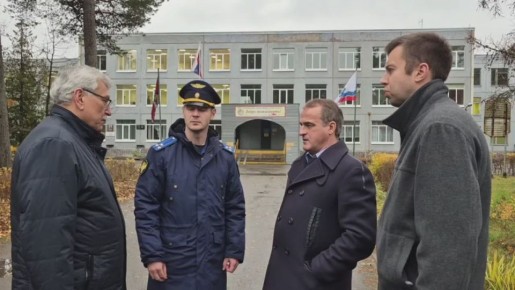 Проблемные и новые объекты в Лебяжьем проверил по поручению губернатора Александра Дрозденко его советник Сергей Годов