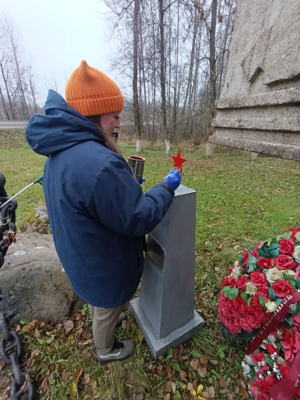 Ветеринарные врачи Ломоносовского района навели порядок у воинских мемориалов Ветеринарные врачи Ломоносовского района навели порядок у воинских мемориалов