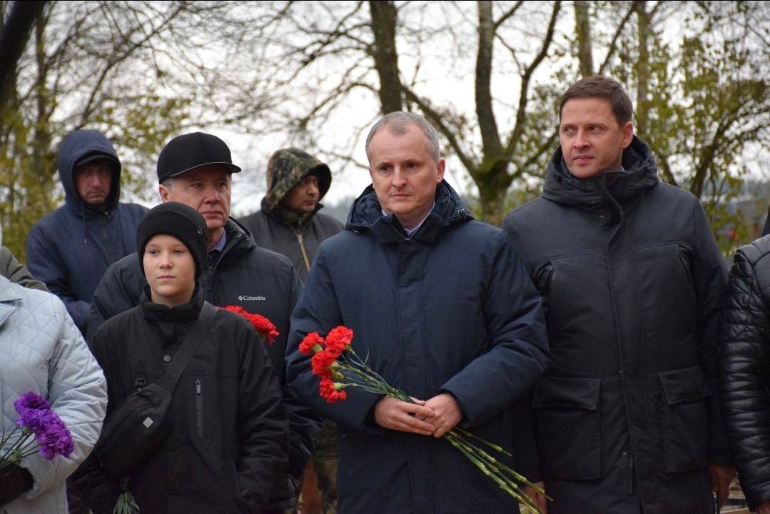 Без срока давности: в Волосовском районе предали земле останки 540 узников немецко-фашистского концлагеря «ДУЛАГ-102» Без срока давности: в Волосовском районе предали земле останки 540 узников немецко-фашистского концлагеря «ДУЛАГ-102»