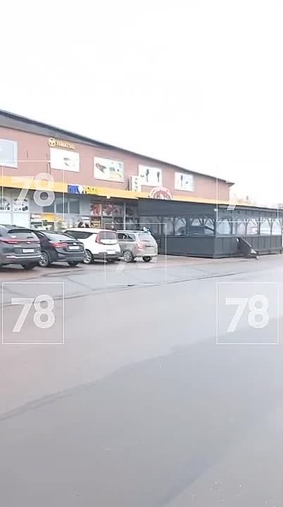 В Выборге девушка на автомобиле влетела в шашлычную