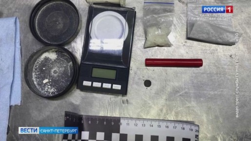Полицейские обнаружили в гараже у 40-летнего жителя Выборга схрон с оружием