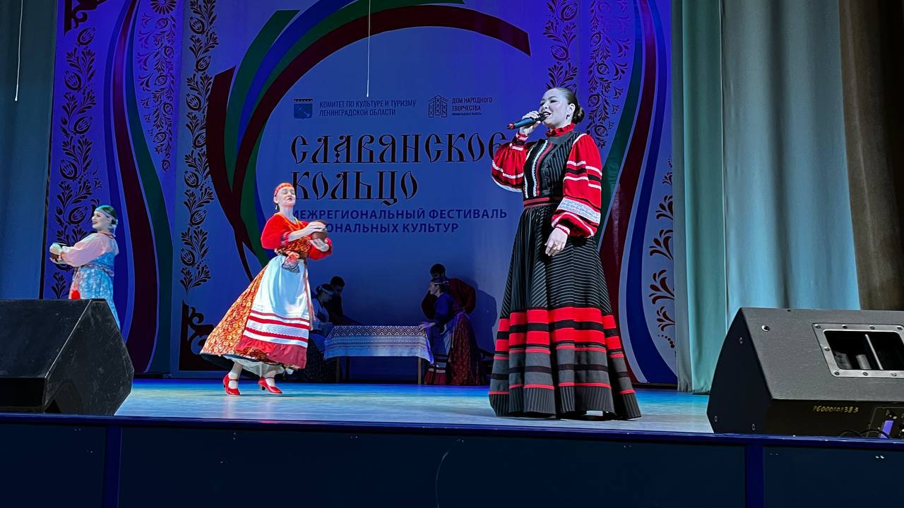 Творчество, музыка и угощения: в Волосовском районе отметили День народного единства Творчество, музыка и угощения: в Волосовском районе отметили День народного единства