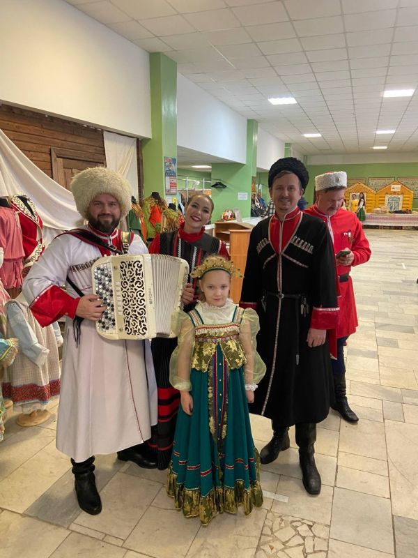 Творчество, музыка и угощения: в Волосовском районе отметили День народного единства Творчество, музыка и угощения: в Волосовском районе отметили День народного единства