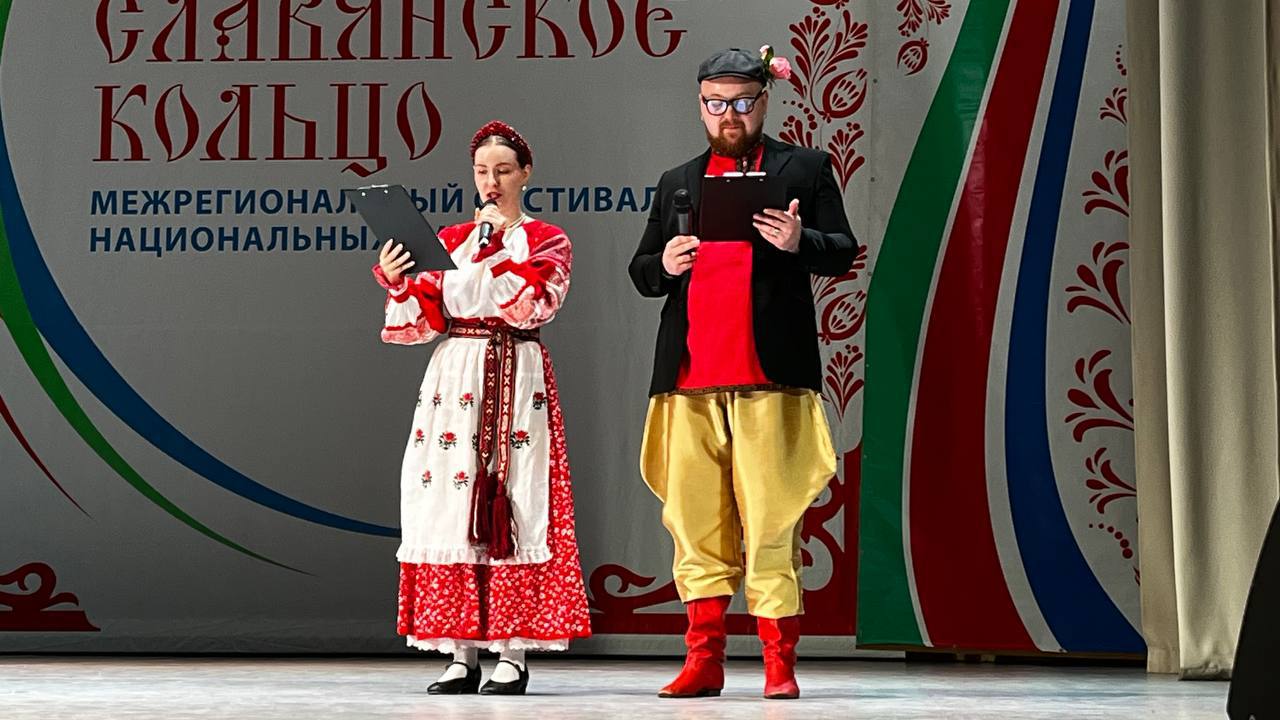 Творчество, музыка и угощения: в Волосовском районе отметили День народного единства