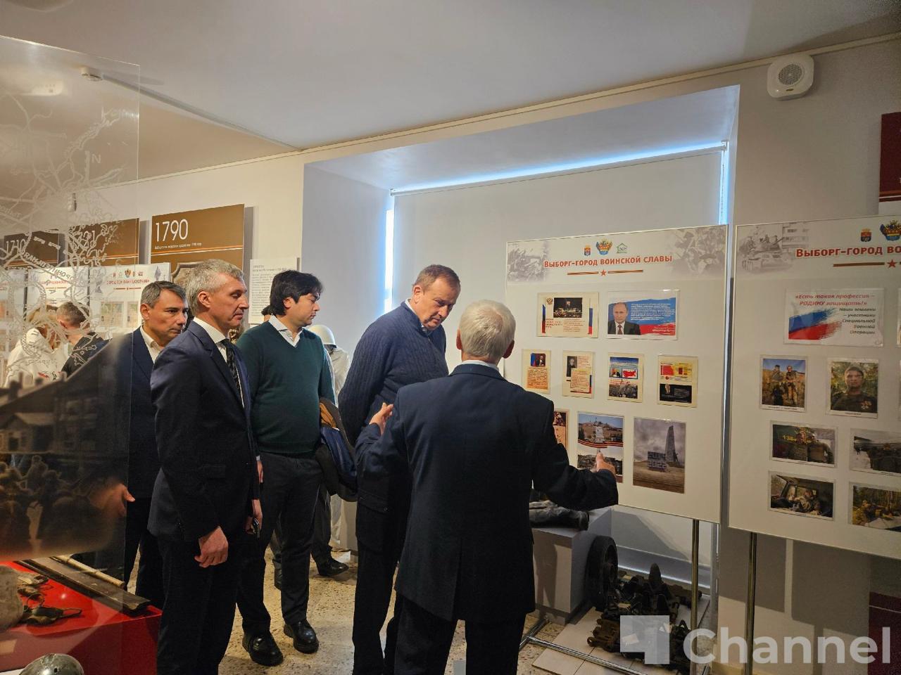 Семьям погибших участникам СВО из Ленобласти передали государственные награды Семьям погибших участникам СВО из Ленобласти передали государственные награды