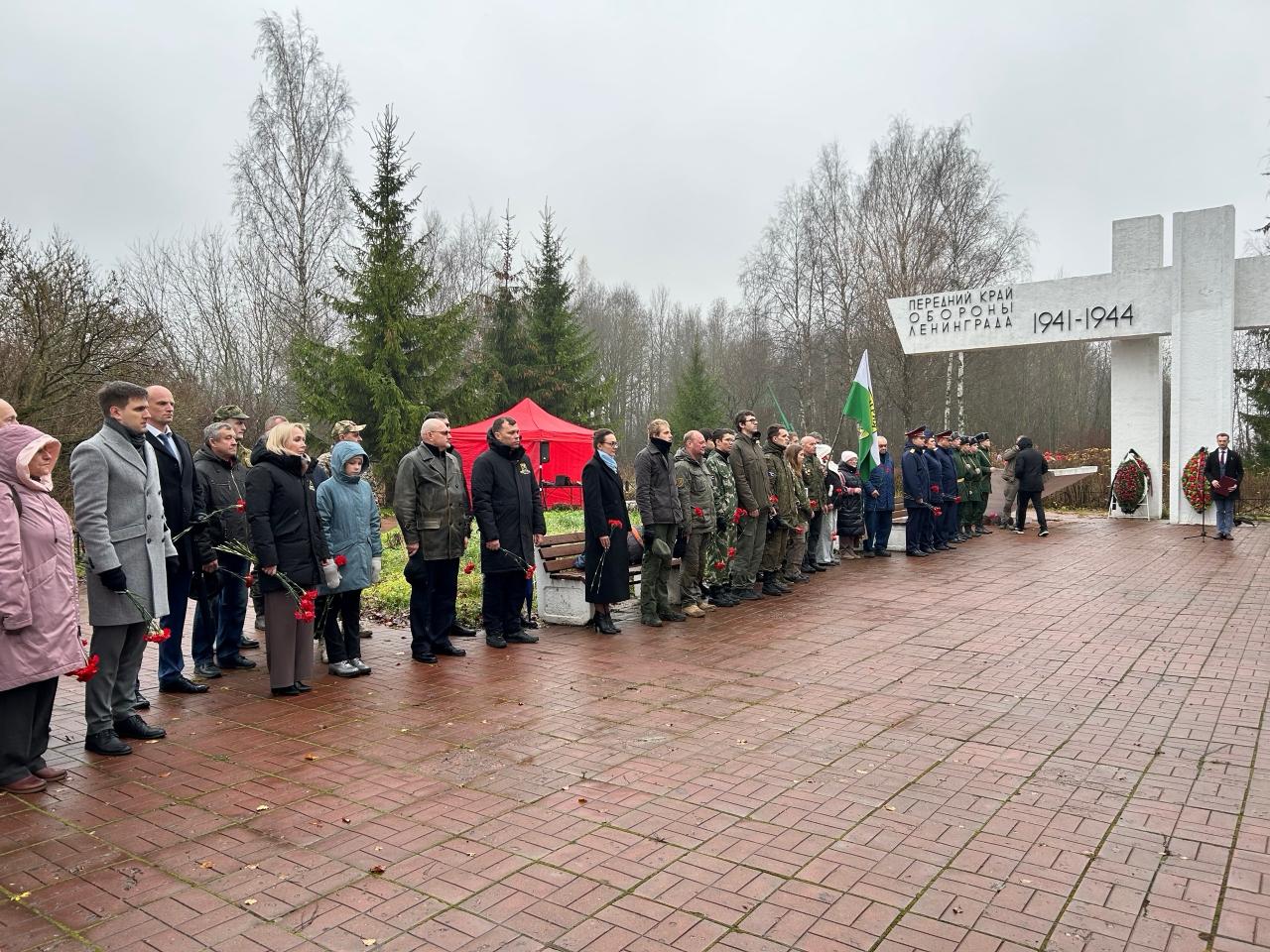 Останки воинов Красной Армии предали земле у мемориала «Ижорский таран» Останки воинов Красной Армии предали земле у мемориала «Ижорский таран»