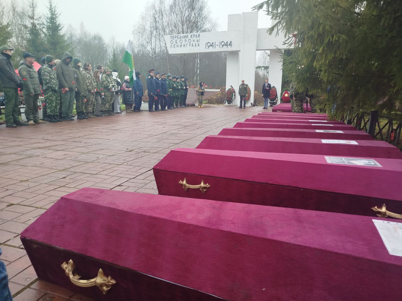 Коллектив следственного отдела по городу Тосно принял участие в торжественно-траурной церемонии захоронения останков воинов, павших в годы Великой Отечественной войны Коллектив следственного отдела по городу Тосно принял участие в торжественно-траурной церемонии захоронения останков воинов, павших в годы Великой Отечественной войны