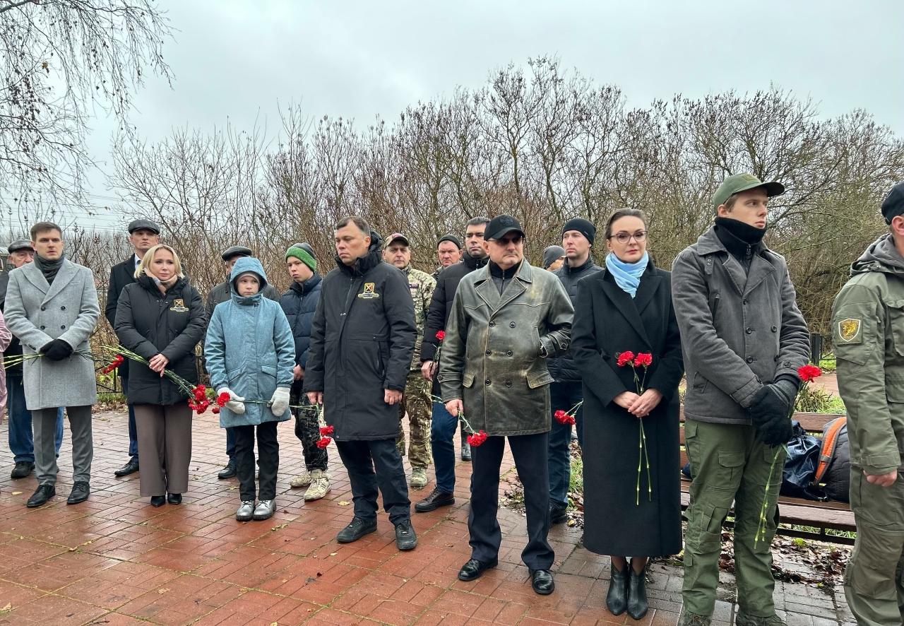 Останки воинов Красной Армии предали земле у мемориала «Ижорский таран» Останки воинов Красной Армии предали земле у мемориала «Ижорский таран»