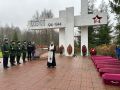 Останки воинов Красной Армии предали земле у мемориала «Ижорский таран»