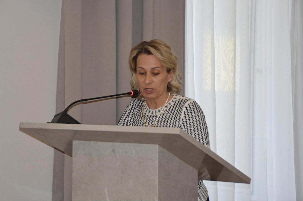 Сегодня героем нашей рубрики «Одна судьба – одна Победа!» стала наша коллега Шутова Марина Викторовна, председатель участковой избирательной комиссии №392 Гатчинского муниципального округа Сегодня героем нашей рубрики «Одна судьба – одна Победа!» стала наша коллега Шутова Марина Викторовна, председатель участковой избирательной комиссии №392 Гатчинского муниципального округа