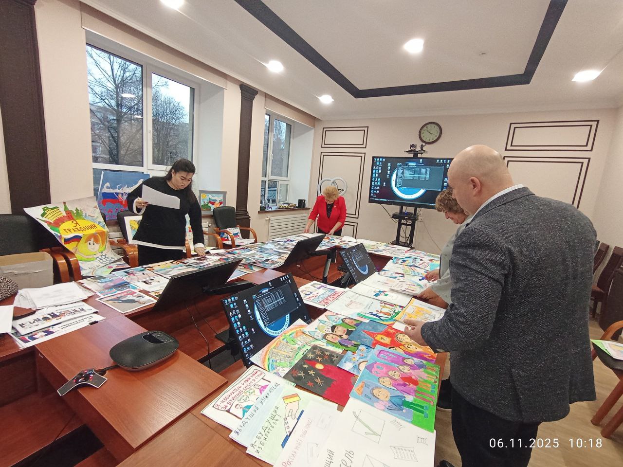 Сегодня состоялись заседания четырёх конкурсных комиссий по подведению итогов конкурсов "Я - будущий избиратель! ", " ЧИТАЙ! ДУМАЙ! ВЫБИРАЙ! ", " ВОЛОНТЁРЫ ИЗБИРКОМА" , "МЕДИАВЫБОРЫ" Сегодня состоялись заседания четырёх конкурсных комиссий по подведению итогов конкурсов "Я - будущий избиратель! ", " ЧИТАЙ! ДУМАЙ! ВЫБИРАЙ! ", " ВОЛОНТЁРЫ ИЗБИРКОМА" , "МЕДИАВЫБОРЫ"