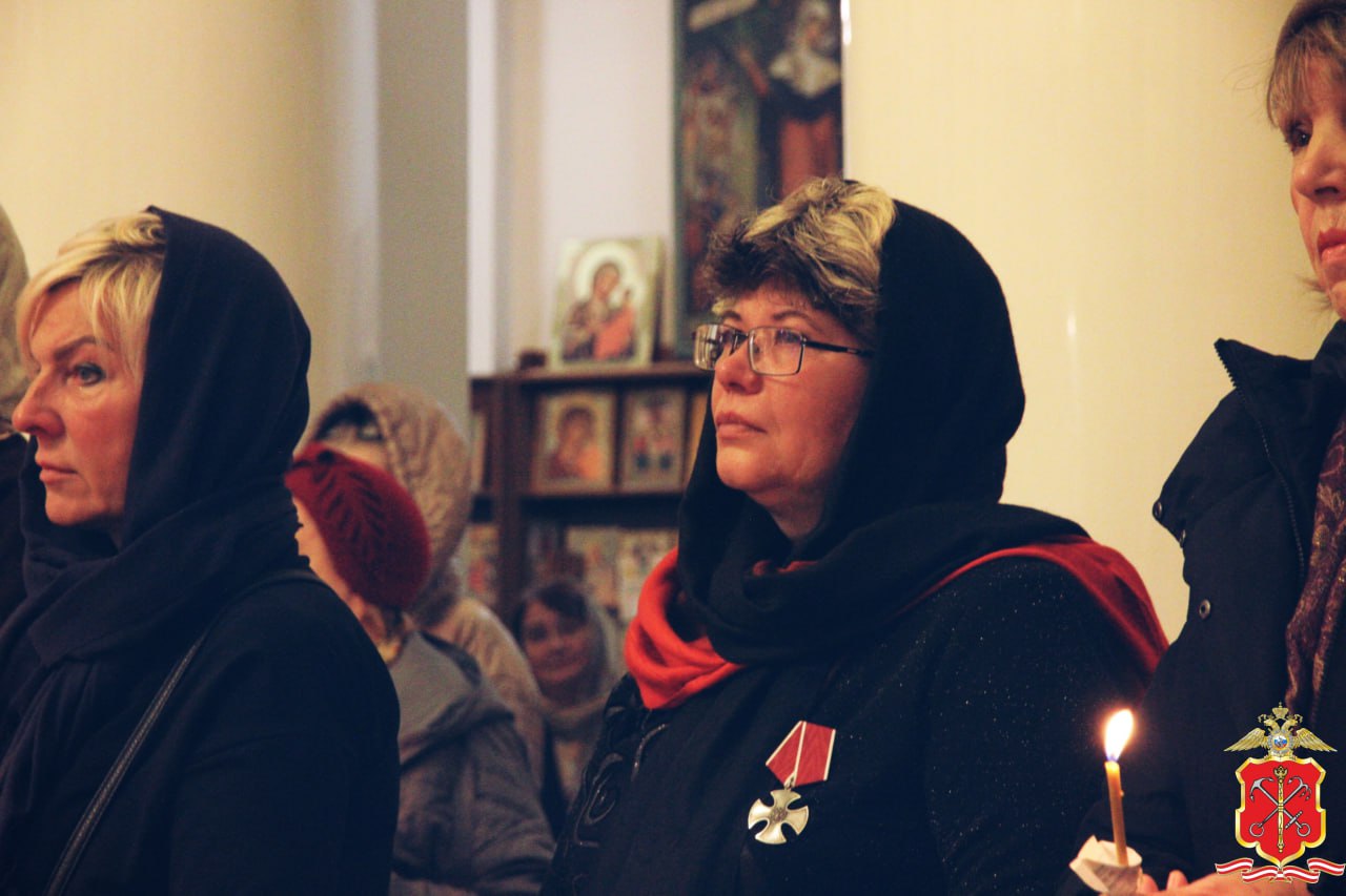 В храме Иконы Божией Матери «Всех скорбящих Радость» отслужена панихида по полицейским, погибшим при исполнении служебных обязанностей В храме Иконы Божией Матери «Всех скорбящих Радость» отслужена панихида по полицейским, погибшим при исполнении служебных обязанностей